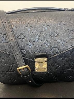 Louis Vuitton Pochette Métis Leather Crossbody